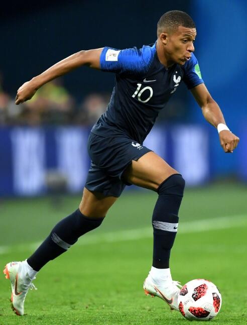 13胜1负战绩终结！湖人爆冷负雄鹿，詹姆斯失误+教练争议引质疑