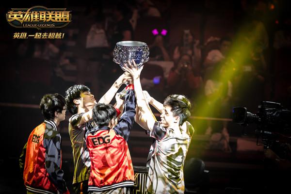 T1官方：和T1二队下路Smash选手成功续约