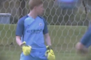 女主播热舞助力电竞战队逆袭，获胜后直播间被封，网友：还我晃圣